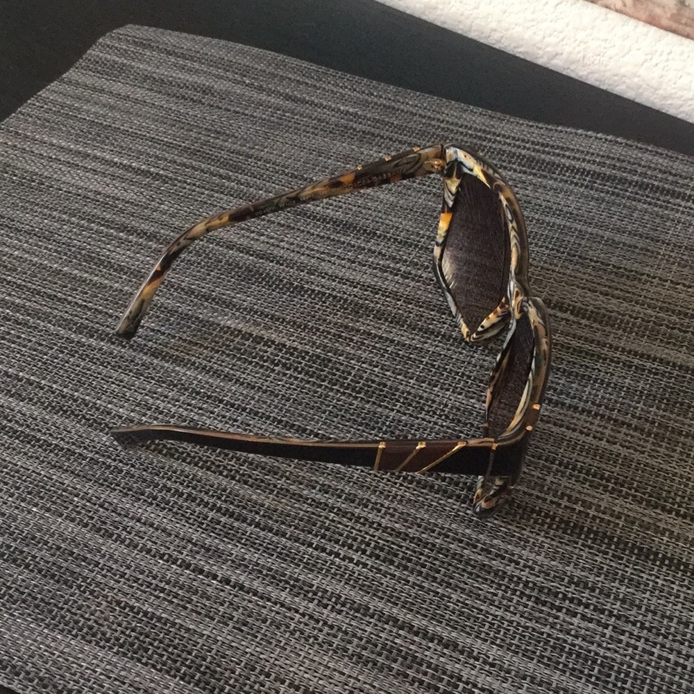 EUC Dolce and Gabbana Sunglasses - Picture 3 of 8